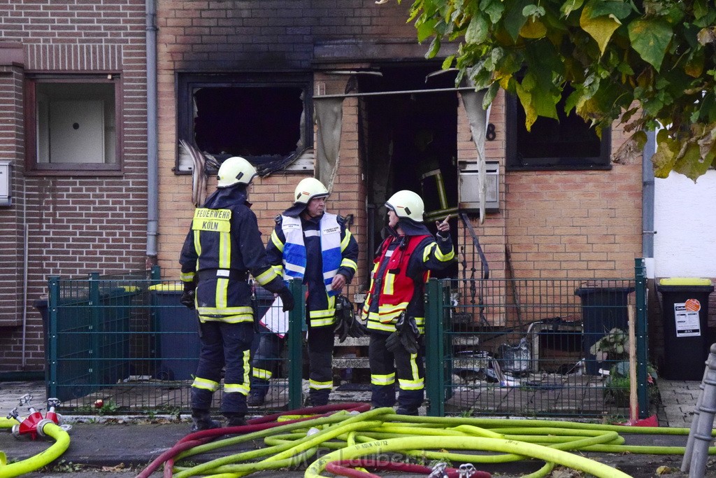 Feuer 2 Vollbrand Reihenhaus Roggendorf Berrischstr P197.JPG - Miklos Laubert